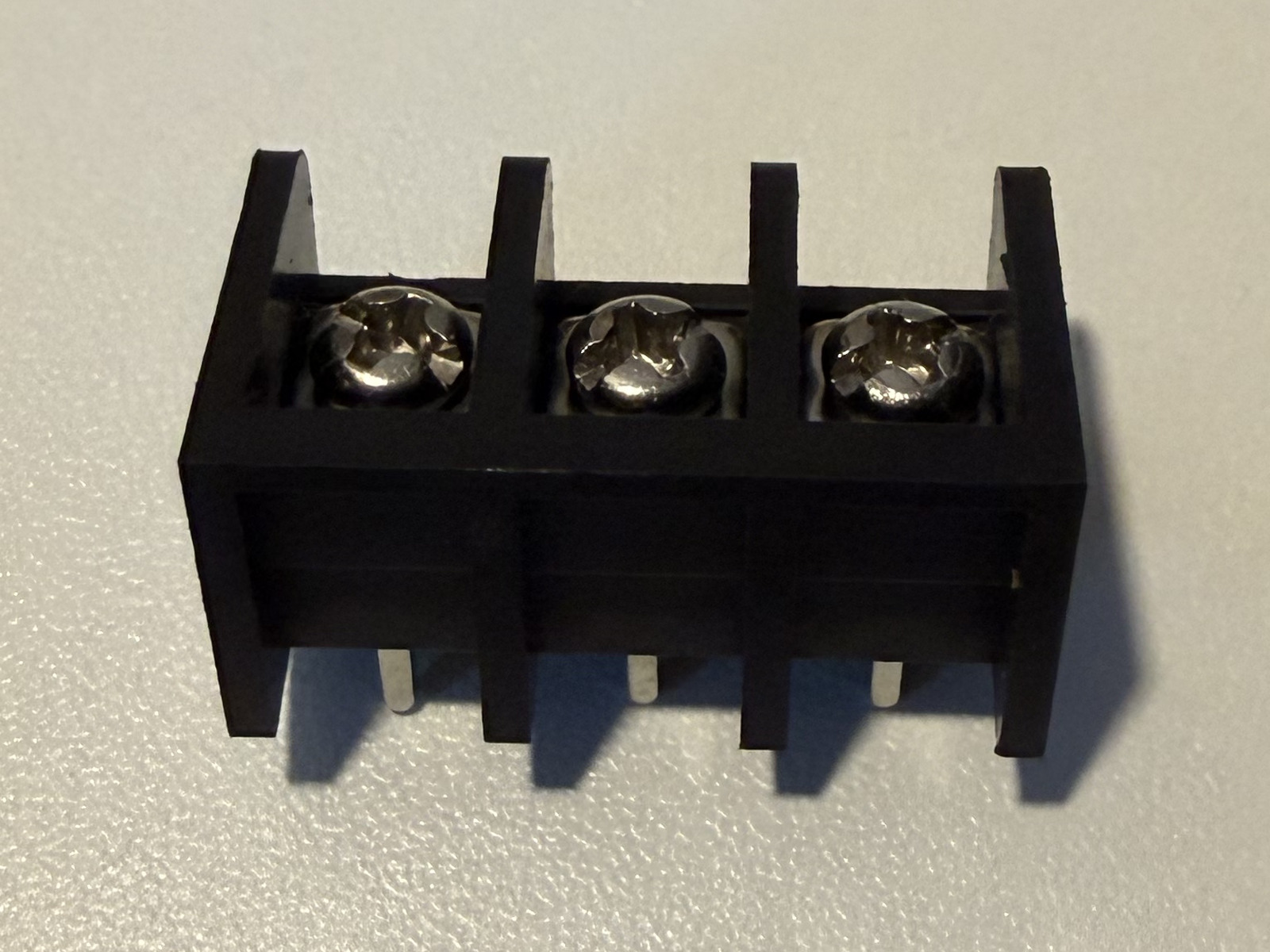 HB825 Barrier terminal block