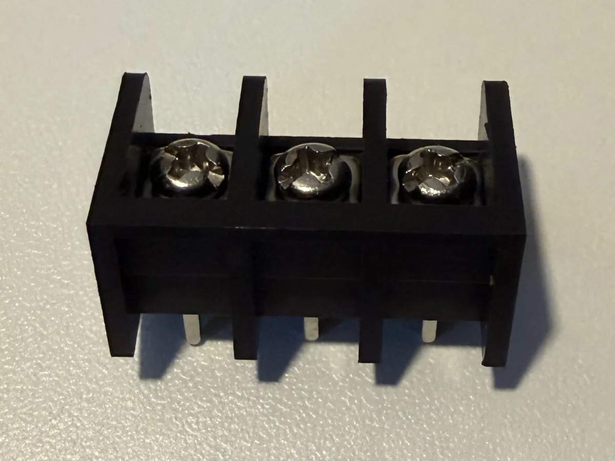 HB825 Barrier terminal block