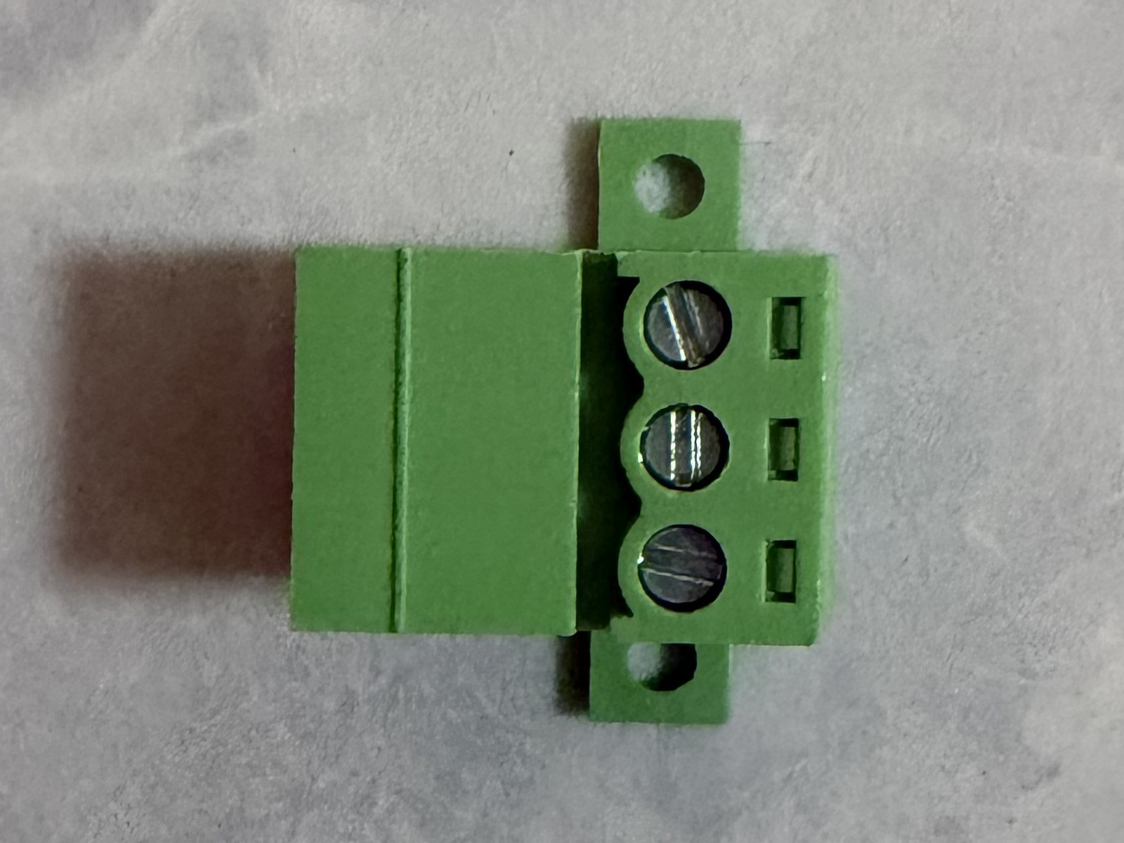 KF15EDGRKC-3.81 Right-angle pluggable terminal block with latch and flange