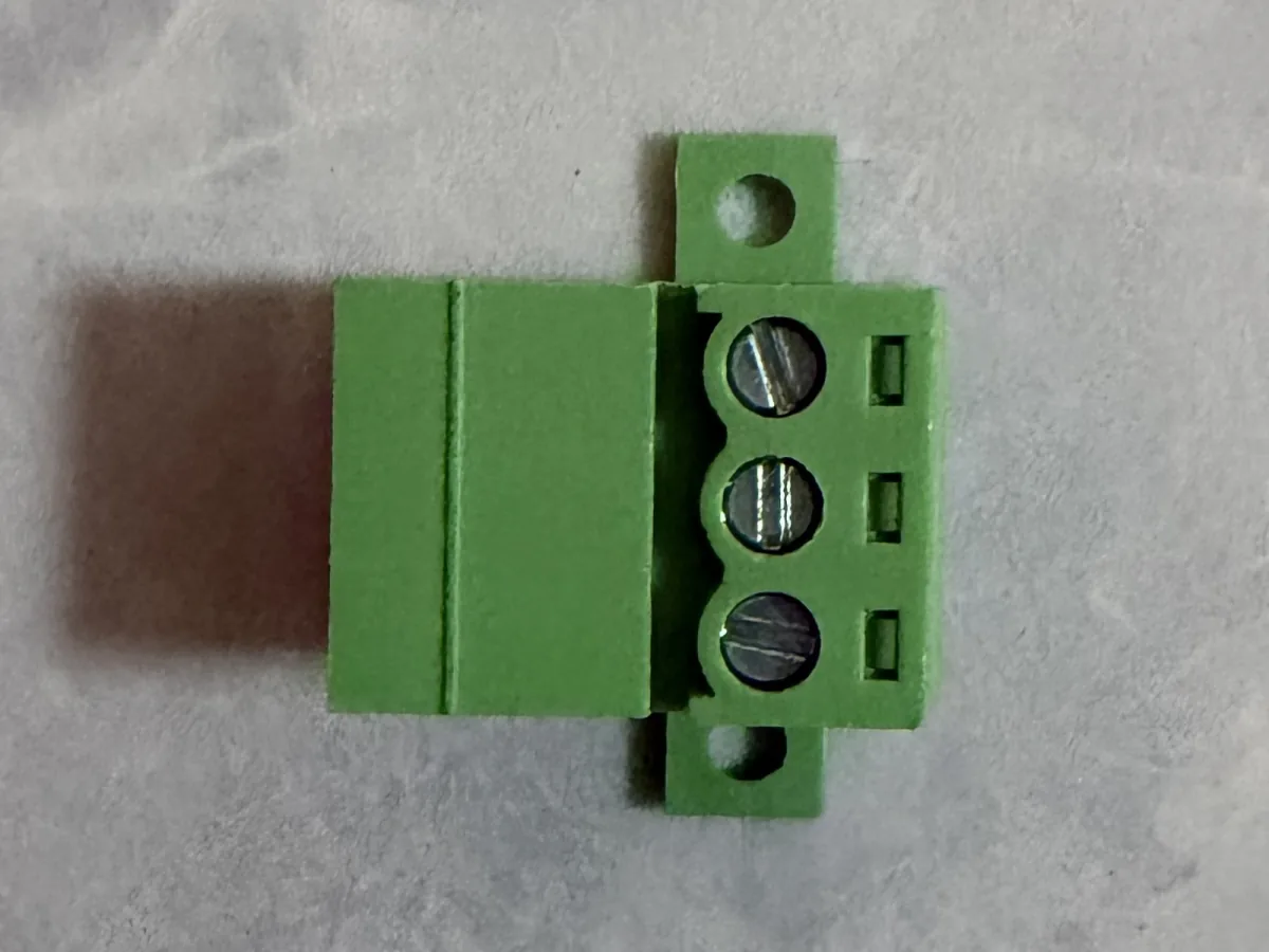 KF15EDGRKC-3.81 Right-angle pluggable terminal block with latch and flange